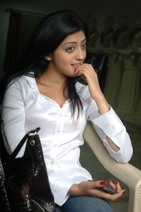 praneetha the girl in white shirtjeans unseen pics